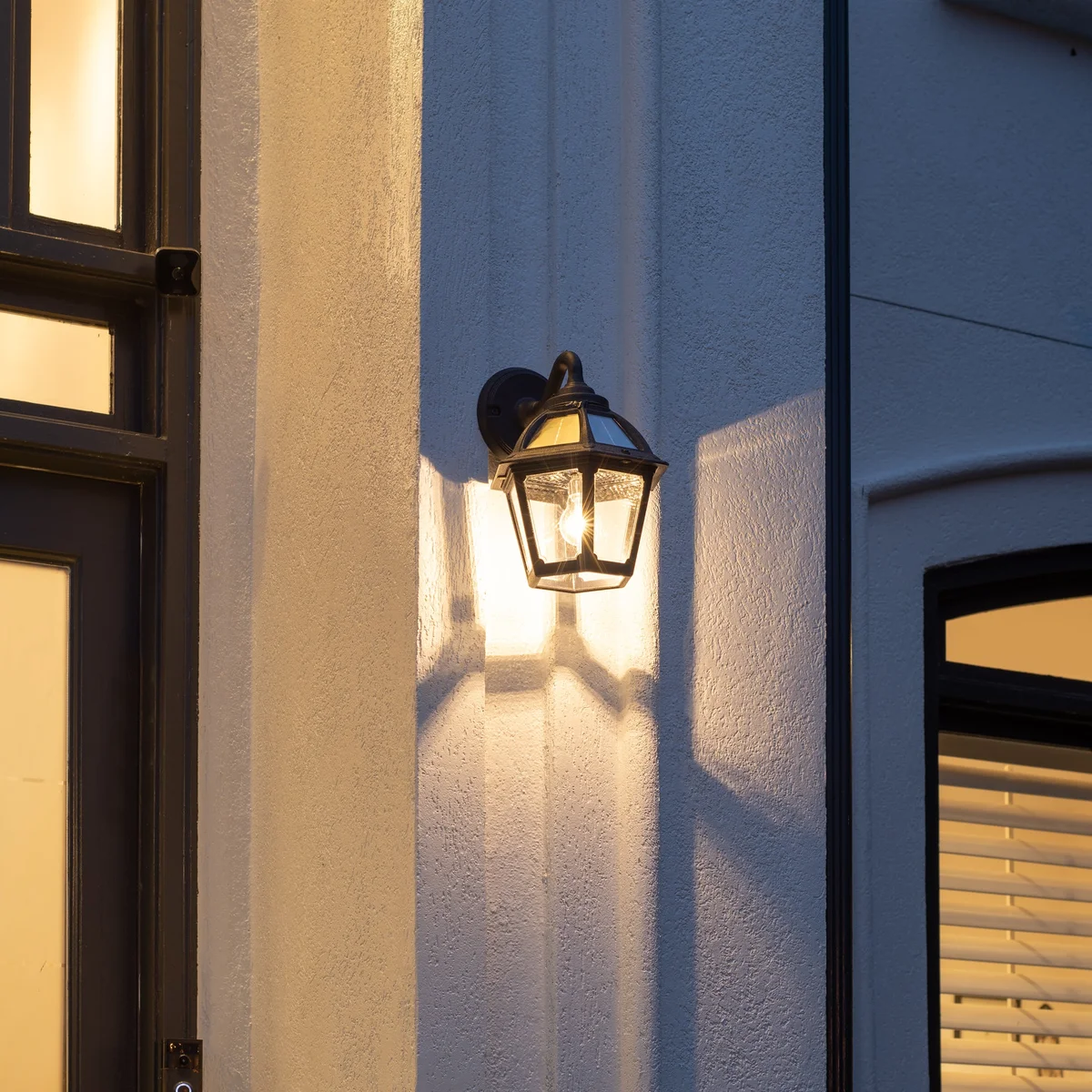 LED Polaris Solar Wall Light, 130 Lumens, 4.2W, 2700K, Black Finish - Image 2
