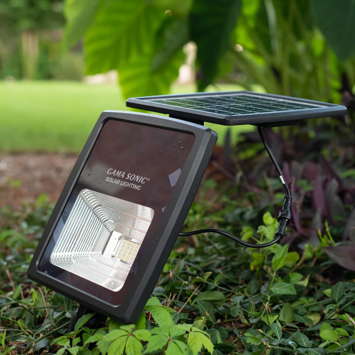 Dual Color Solar Flood Light, 2700K and 6000K - Image 4
