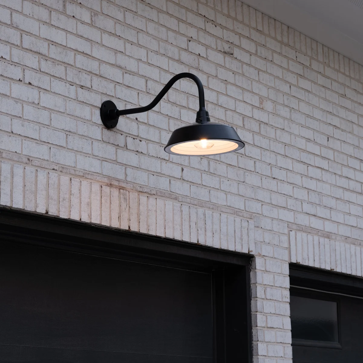 Cottage Solar Gooseneck Barn Light, 2700K - Image 2