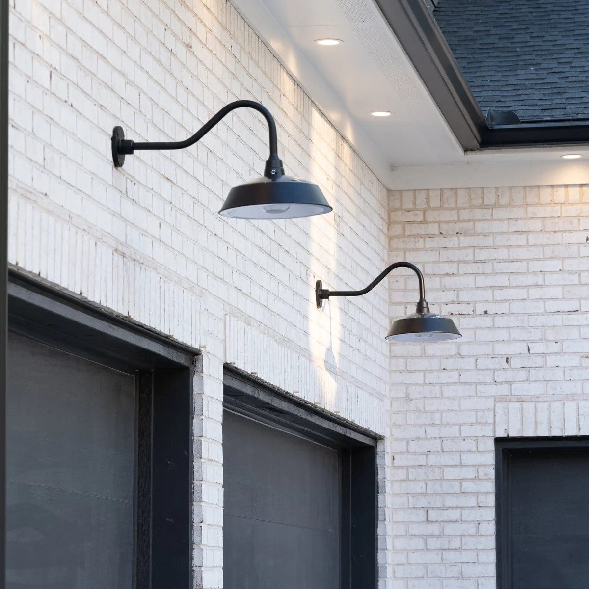 Cottage Solar Gooseneck Barn Light, 2700K - Image 3