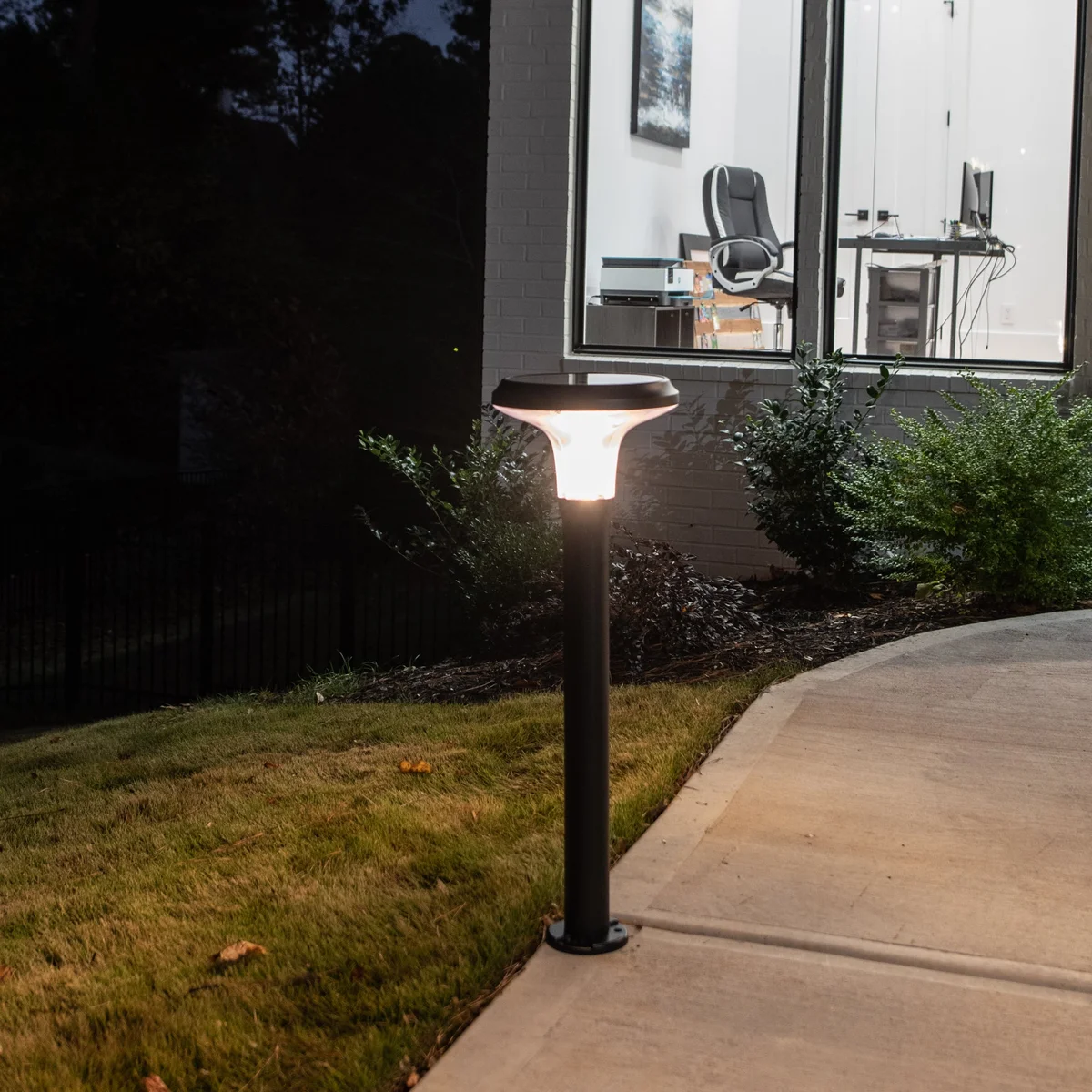Vantage Bollard Solar Pathway Light, 200 Lumens, 2 PK - Image 4