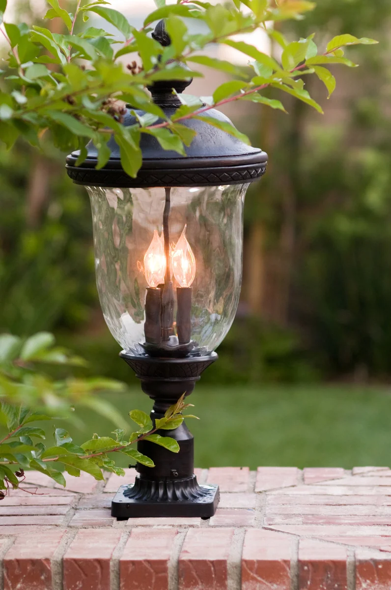 Carriage House DC 3-LT Outdoor Pole/Post Lantern - Image 3
