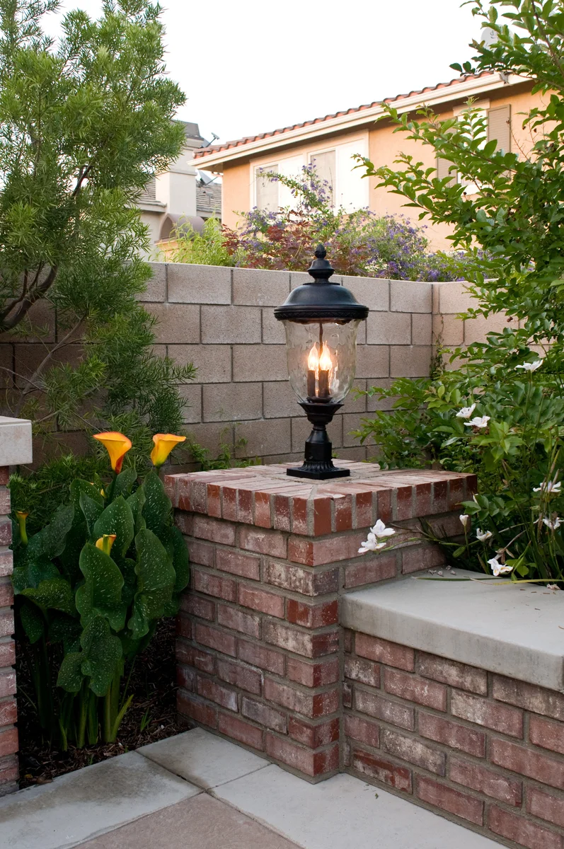 Carriage House DC 3-LT Outdoor Pole/Post Lantern - Image 8