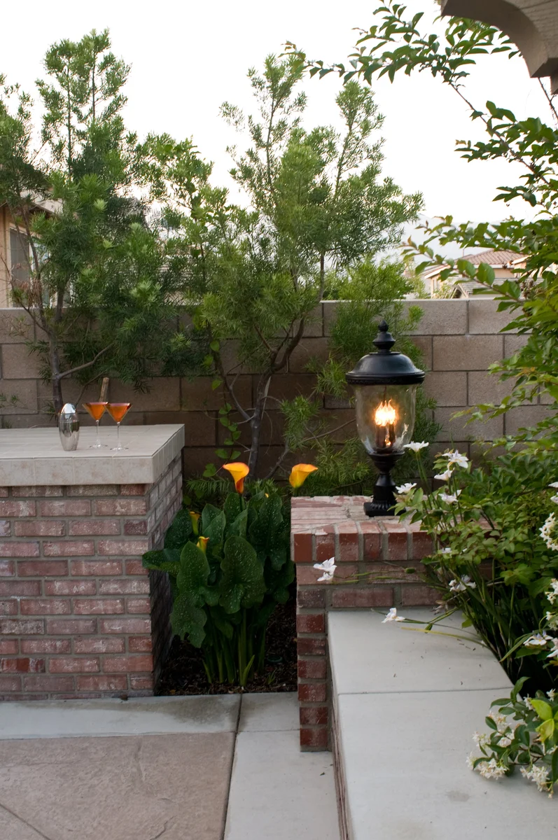 Carriage House DC 3-LT Outdoor Pole/Post Lantern - Image 9