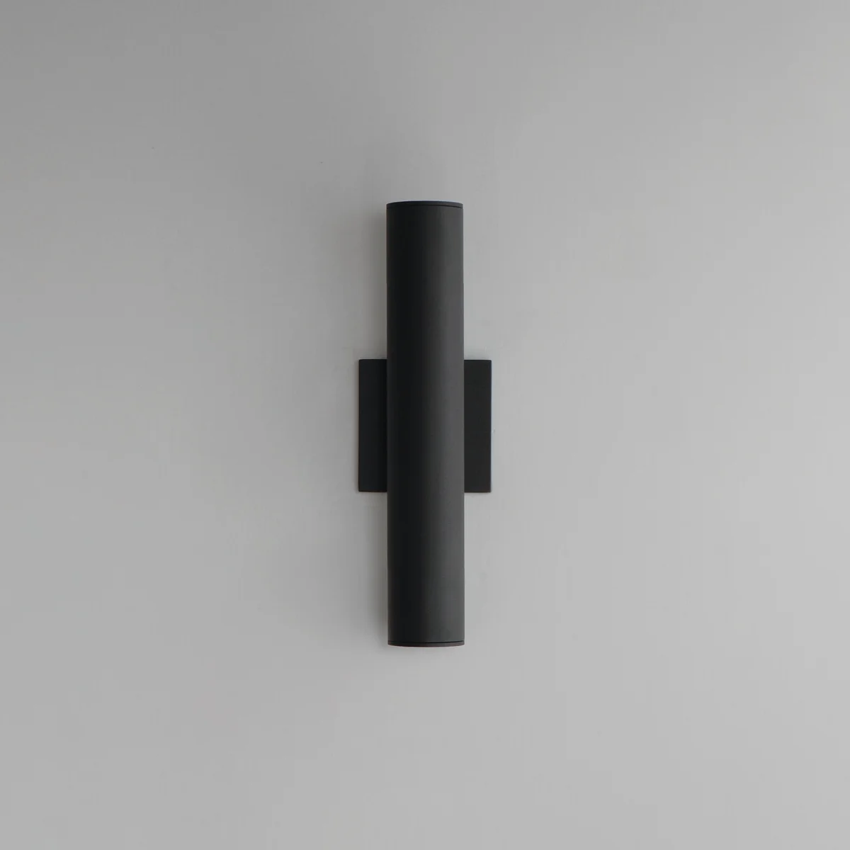 Calibro 15" LED Outdoor Sconce - Image 3