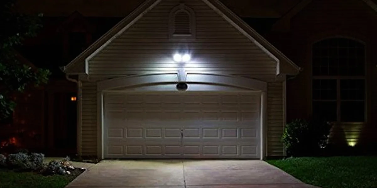 Double Head Security Flood Light, 1400 Lumens, 20W, 3000K or 5000K, 120V, Motion Sensor Included, Black or White Finish - Image 2