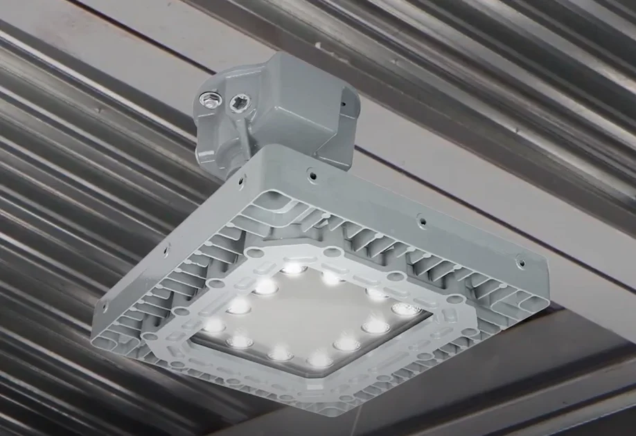 LED Hazardous Location Floodlight, Class 1 Division 2, 100W, 5000K - Image 2