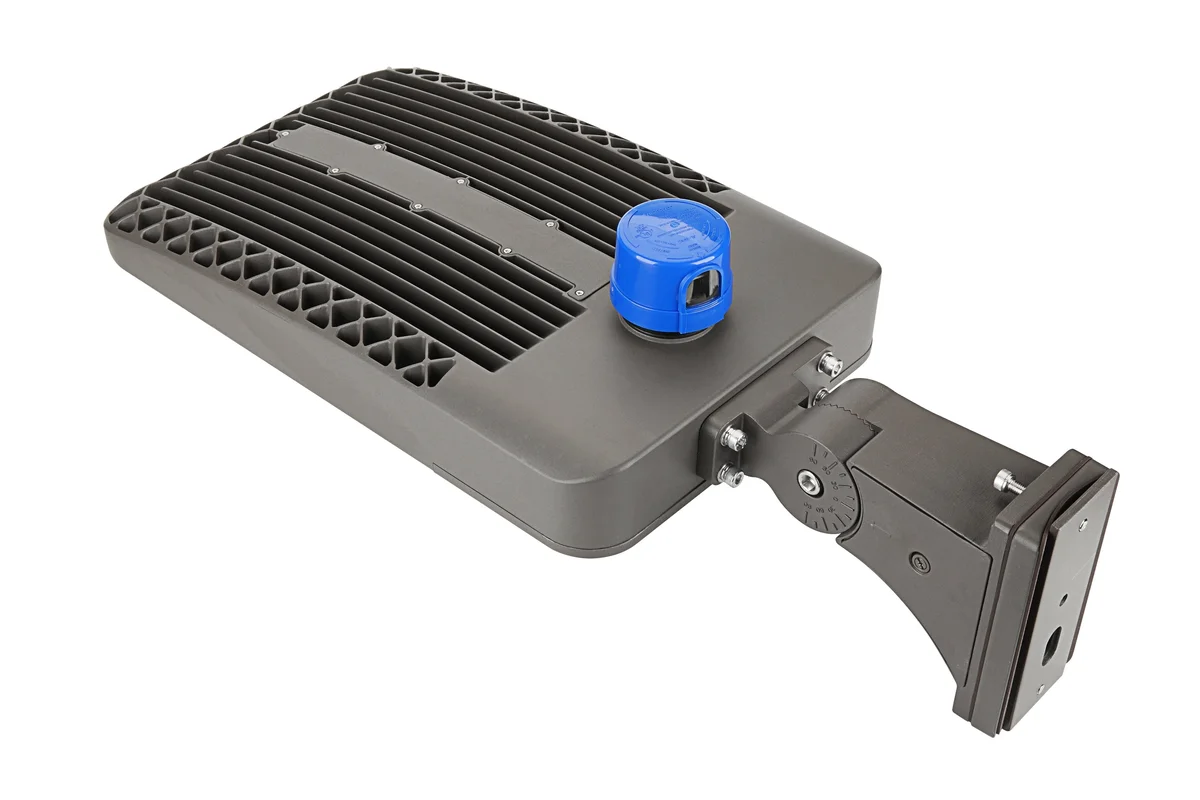 LED Area/Parking Lot Light, 200 watt, 26,000 Lumens, 100-277V - Image 2