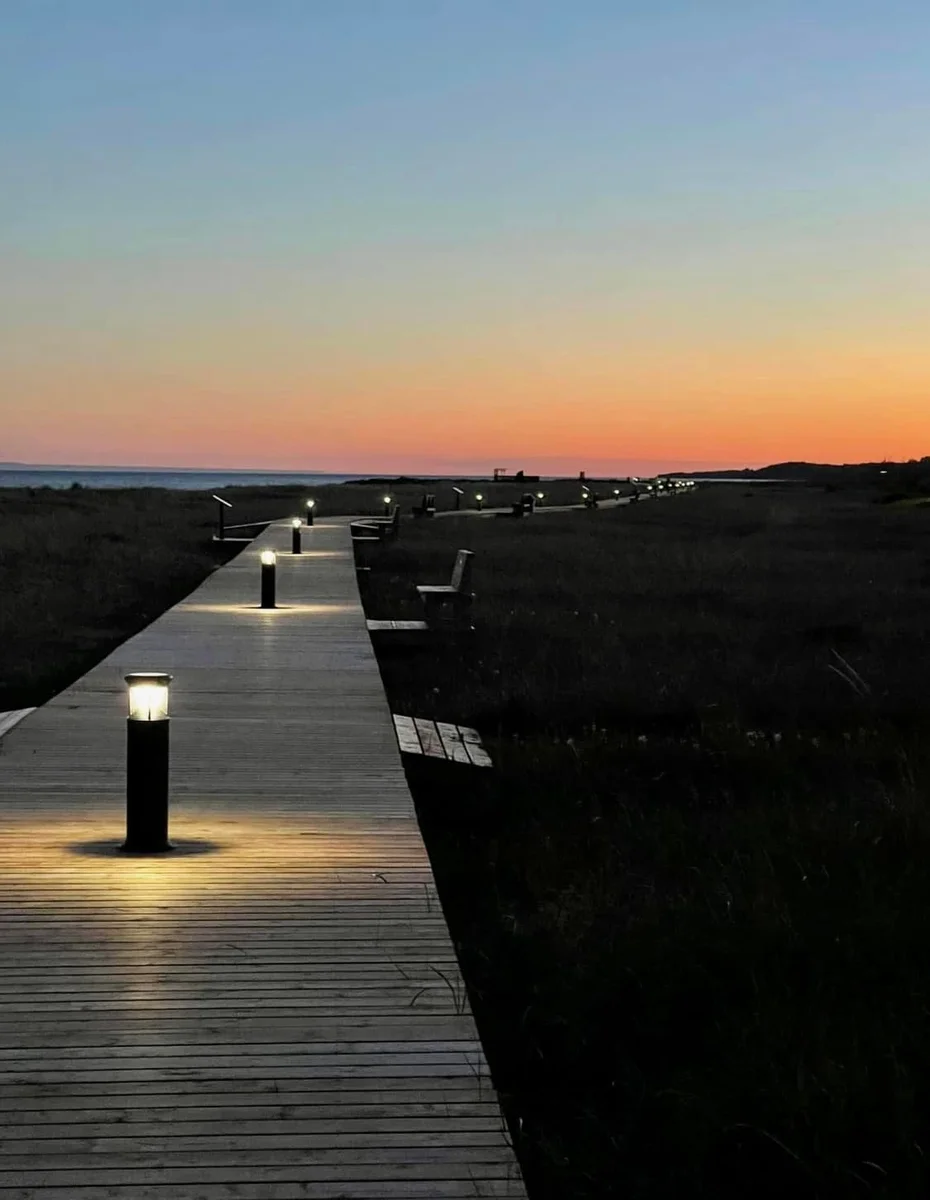 Off-Grid LED Solar Bollard Light, 266 Lumens, 30W, 4000K - Image 2