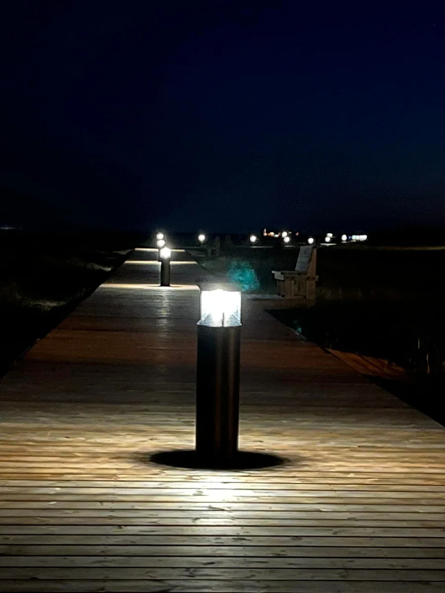 Off-Grid LED Solar Bollard Light, 266 Lumens, 30W, 4000K - Image 3